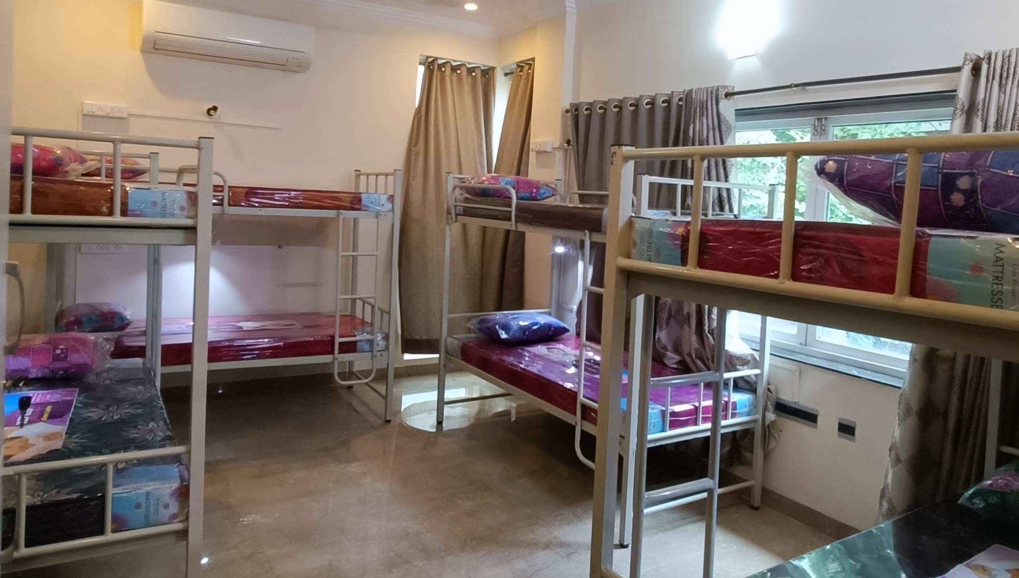 8 sharing room pentos